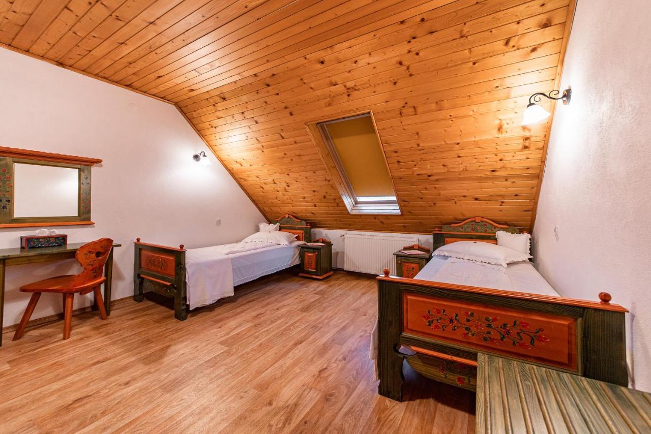 Conacul Secuiesc-Szekelyko Kuria Hotel Coltesti Bagian luar foto