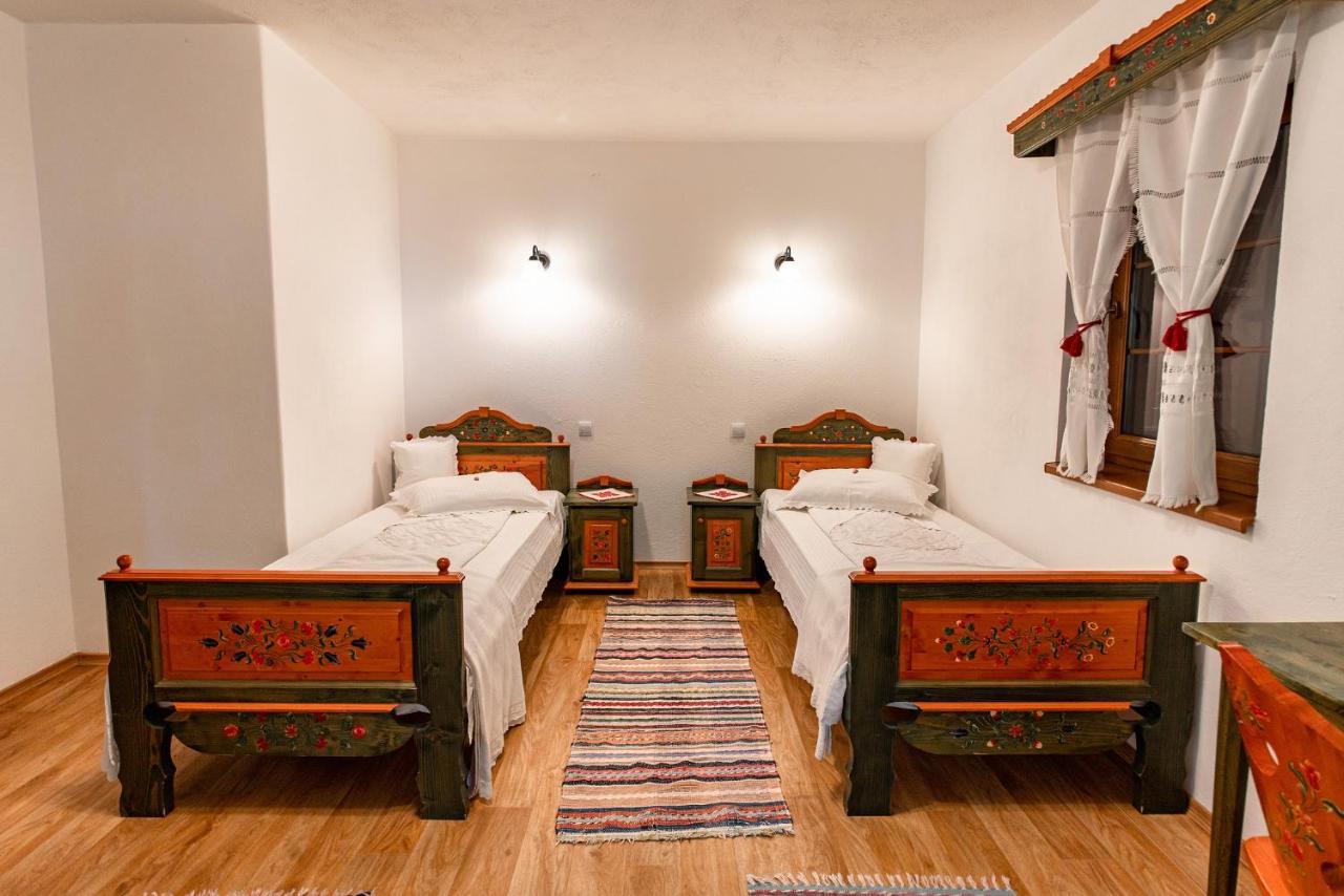 Conacul Secuiesc-Szekelyko Kuria Hotel Coltesti Bagian luar foto