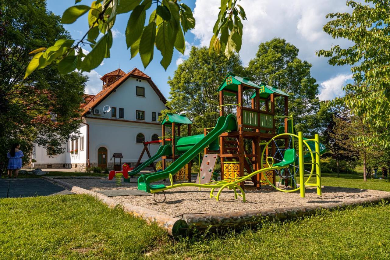 Conacul Secuiesc-Szekelyko Kuria Hotel Coltesti Bagian luar foto