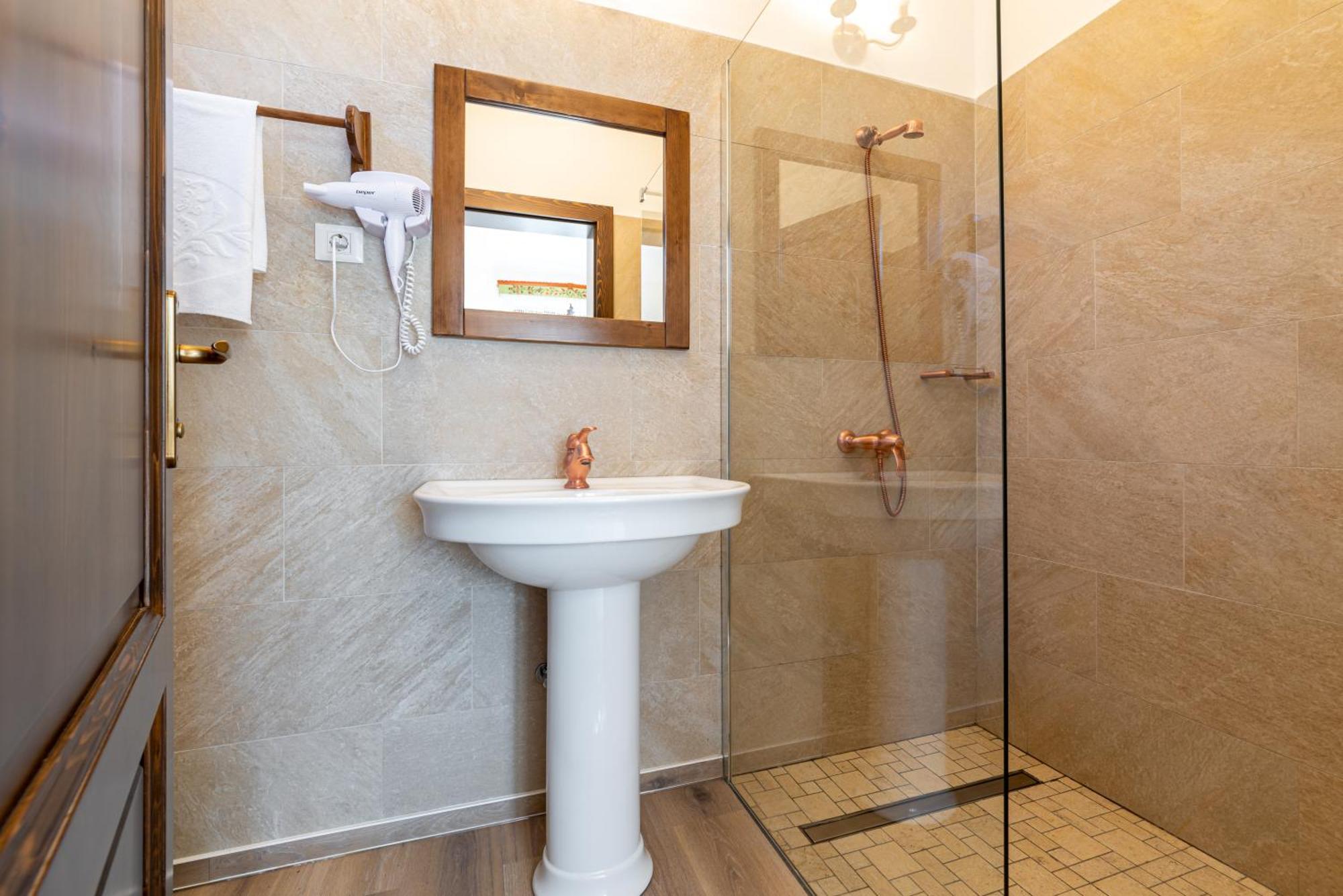 Conacul Secuiesc-Szekelyko Kuria Hotel Coltesti Bagian luar foto
